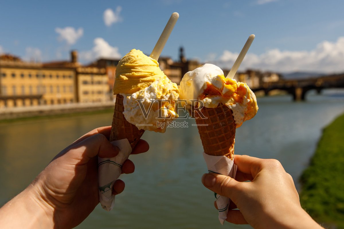 Margheritadcodn's tweet photo. Hoy compramos helado de vainilla y nos comimos el último con una cucharita, eso es el amor simple! https://t.co/3oicVU0M8Z
