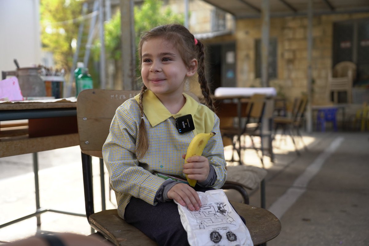WFP_MENA's tweet photo. The harsh living conditions in parts of the MENA region = girls are forced out of school to help their families.

This is where @WFP school meals come in, as they contribute to an increase in school enrolment.

Help more girls stay at school: https://t.co/8KtY731Zgs https://t.co/4MQ6rEkpBg