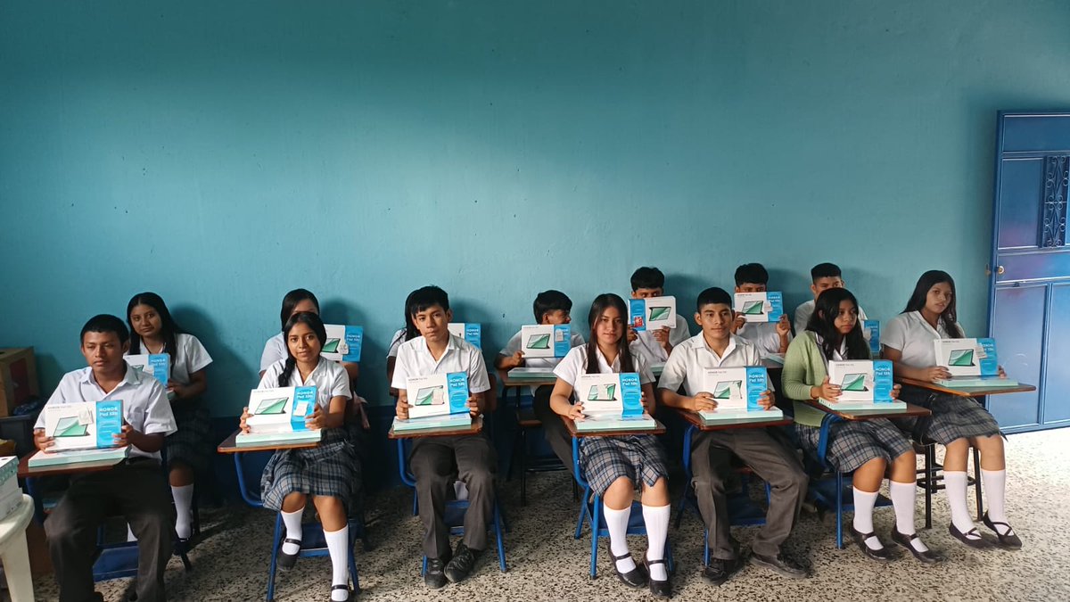 DideduChiqui's tweet photo. #OPF continúan la entrega de Valija Didáctica y Útiles Escolares, integrando tecnología para beneficiar a estudiantes y docentes de Diversificado con el programa #CiudadaníaDIGIKAL 

La #DIDEDUCChiquimula brinda el seguimiento correspondiente para el cumplimiento del proceso https://t.co/dJPlJgtZbX