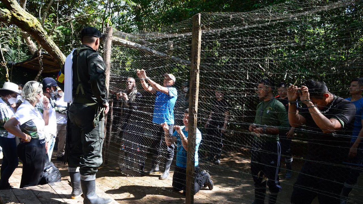 diego_eim's tweet photo. @IvanCepedaCast CUÁL DIGNIDAD ???

CUÁL ÉTICA ???

Quien defiende a delincuentes guerrilleros que reclutan niños, no tiene calidad moral para exigir… https://t.co/HehLAacnUn