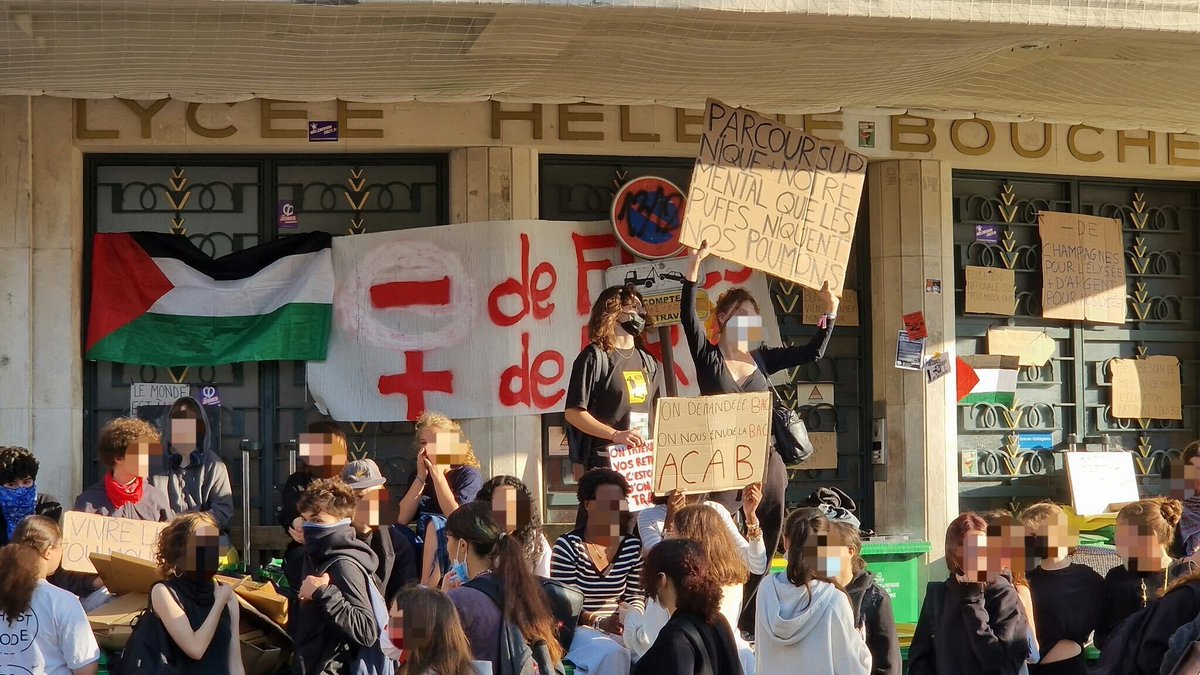BFMTV's tweet photo. INFO BFMTV. Blocage des lycées: l'extrême gauche et les syndicats étudiants derrière le mouvement, selon le renseignement
https://t.co/NS1QEKqDan https://t.co/GiYqzm907G