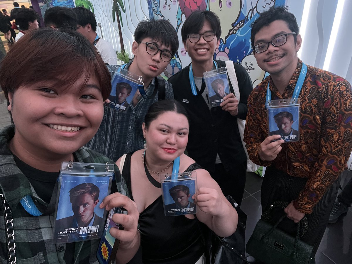 woonhakko's tweet photo. Thank you so much @beeyonceknight
1st for the opportunity to watch #PrimetimePH
And 2nd for letting me meet these awesome oomfs @filmgyus @discocleopatra @piastwink https://t.co/n48OOyvziQ