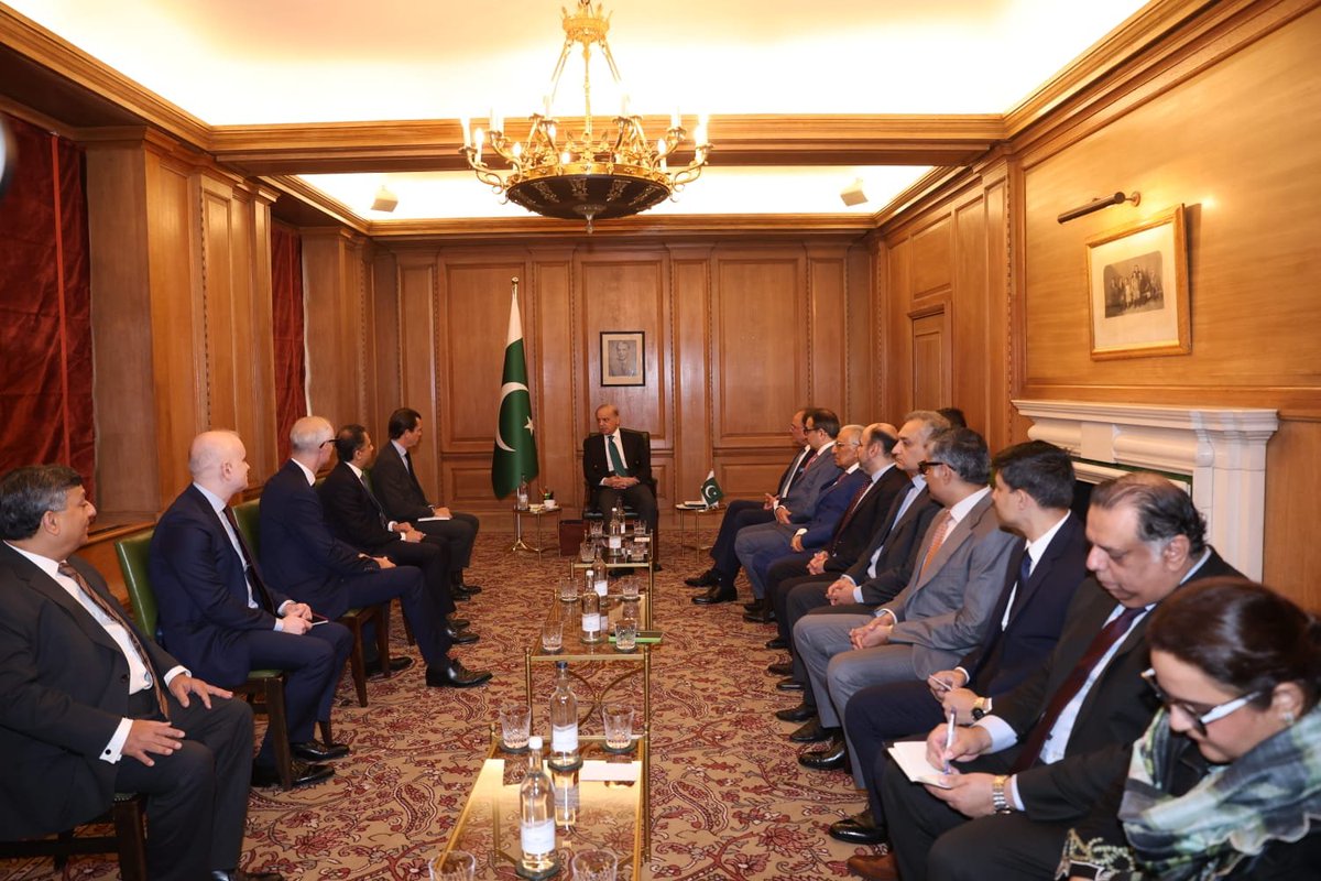 PakPMO's tweet photo. Prime Minister Muhammad Shehbaz Sharif held a meeting with the delegation of J P Morgan headed by  co-CEO of EMEA, Mr. Mathieu Wiltz, in London. https://t.co/Oz2mI2SZUi