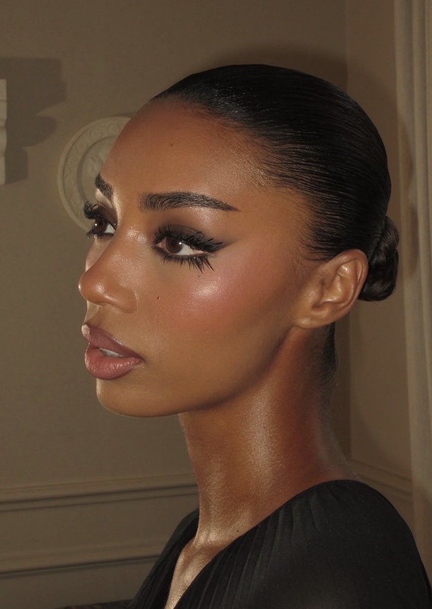 umafiles's tweet photo. This makeup😍😍😍 https://t.co/t1t19uOUmT