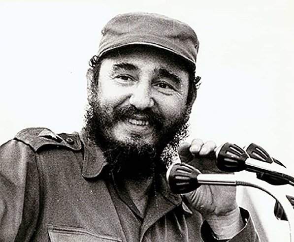 PartidoPCC's tweet photo. El Comandante en Jefe Fidel Castro estableció un marco claro sobre el papel del Partido Comunista, enfatizando su importancia como garante de los ideales revolucionarios y del bienestar del pueblo cubano

#100AñosConFidel https://t.co/01lhdOj2Yg