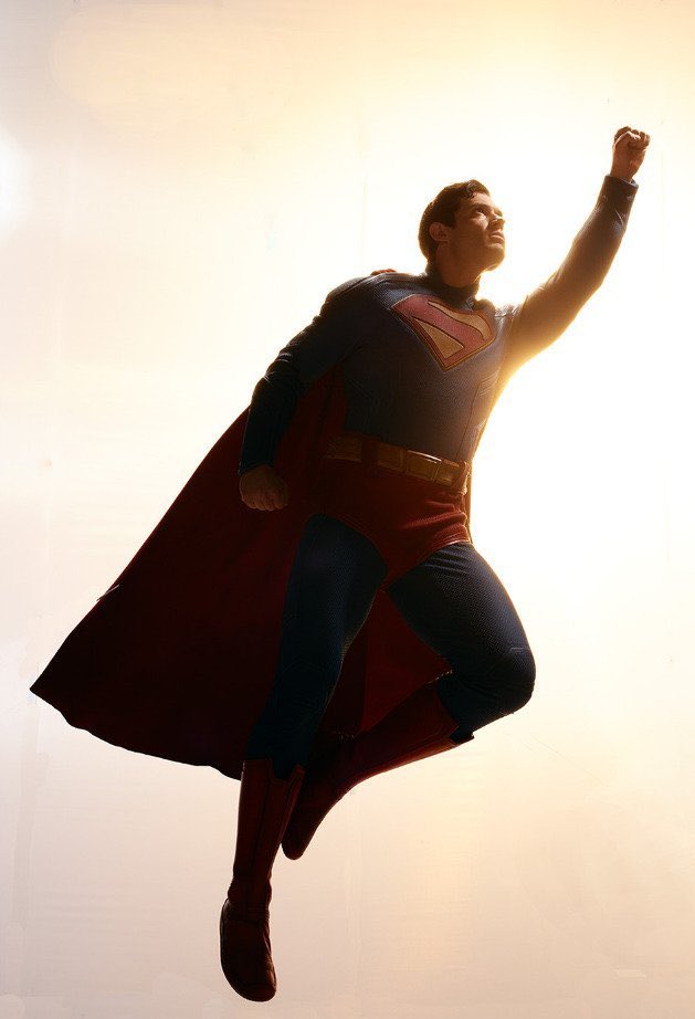 _DCCBRASIL's tweet photo. 🚨Novas imagens promocionais de David Corenswet como Superman https://t.co/nJAkwthQUM