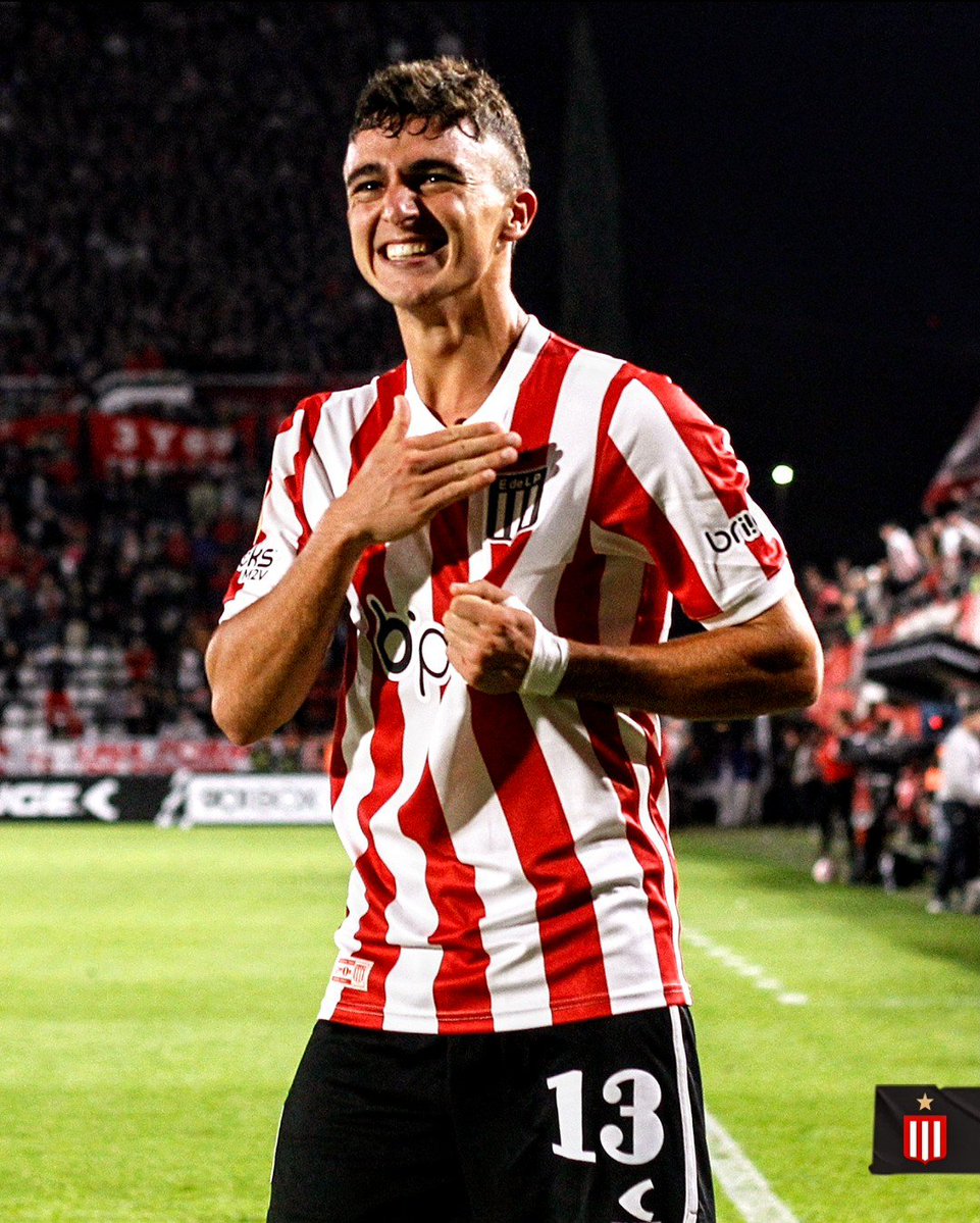 noticiapincha's tweet photo. Gastón Benedetti tiene exactamente 16 días para volver a este corte de pelo si quiere jugar la ida ante Flamengo. 

En su defecto, Arzamendia o incluso el chico Pereyra. Depende de él. https://t.co/E2H8QKxpwe