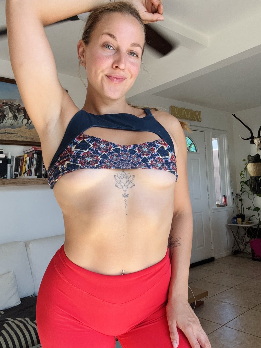 Onyx__Unleashed's tweet photo. Working on my health for myself! 😘
Can you see the transformation? 👀
#Fitness #GainTrain #FitChick #TotalBodyTransformation #PAWG https://t.co/dmDAXzP4vv