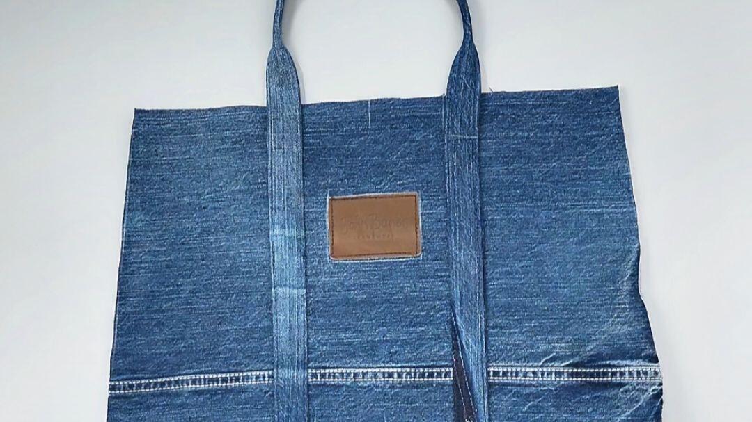 JonathonIssaqv's tweet photo. Turning old denim jeans into a trendy crossbody bag! Save space, cut waste, and rock a one-of-a-kind accessory https://t.co/QtRXIrtidV