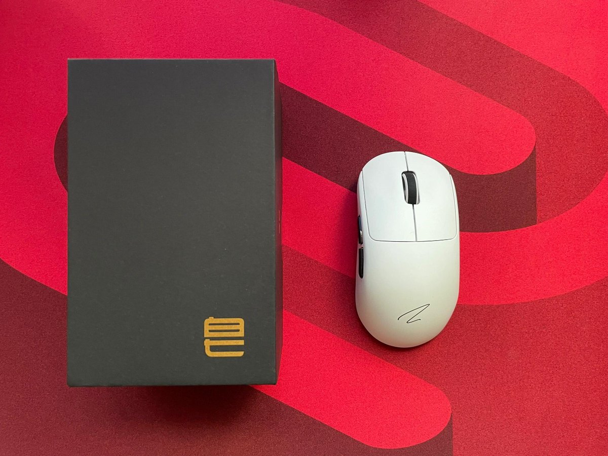 minixpcofficial's tweet photo. Zaopin Z2 🫨

- Weight: ~65g
- Size: 123×64×39.5mm
- Sensor: PAW3395
- MCU: Nordic 52840
- DPI: up to 26K
- Switches: TTC Gold, hot-swappable
- Polling: 4000Hz
- Ergonomic right-handed mouse for medium-large hands

Link:https://t.co/D8eTlClr4T https://t.co/stUQye7UEF