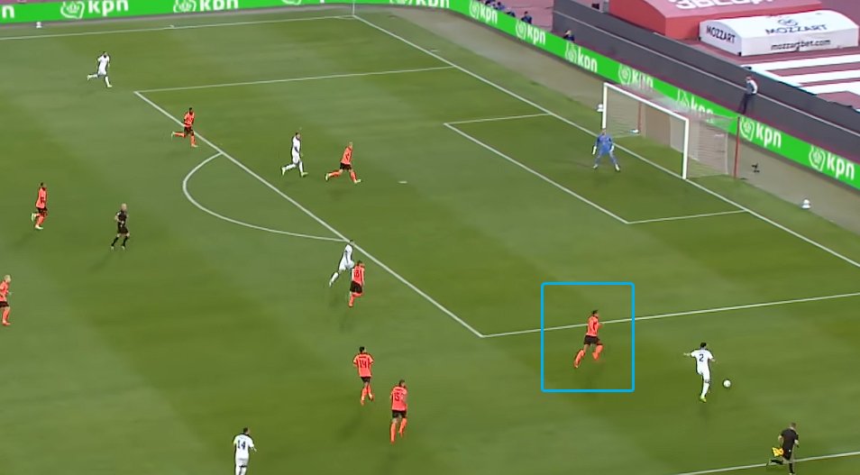 2DaarDan's tweet photo. Opvallend dat Van Hecke  eruit moet en Van Dijk mag blijven staan. Van Dijk grijpt zelden in, loopt altijd naar achteren en stond ook bij de goal van de Serviers en Duitsers weer toe te kijken en is gewoon vaak te laat.
#grined #serned #oranje 
https://t.co/nlfKhcDIon https://t.co/O5E2lRRhCw