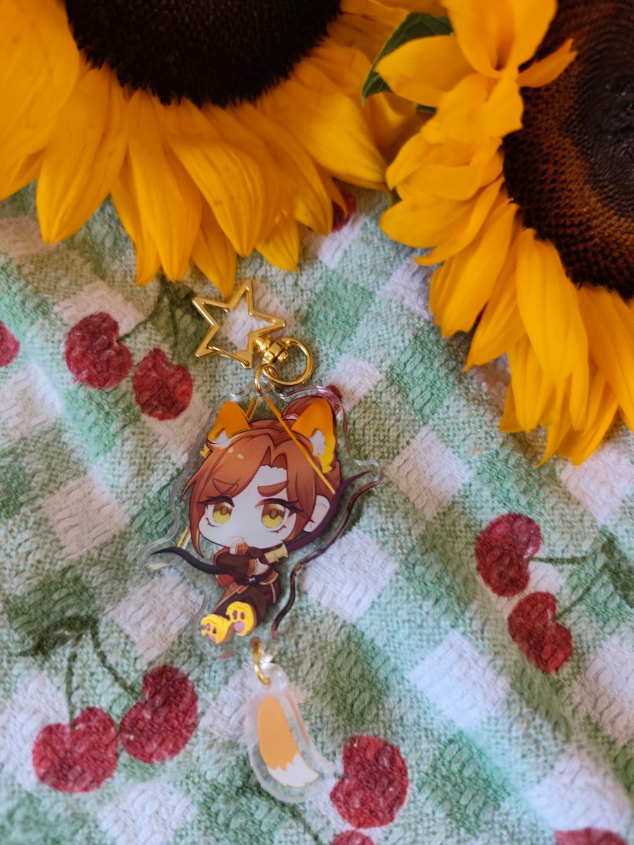 fengxinzine's tweet photo. Who could resist this cutieful Pupxin keychain? 🌞 Leftover sales for the Feng Xin Zine are open, get a bundle or individual merch while stock lasts: https://t.co/NFxcWb0BvA #fengxin #tgcf https://t.co/S7PQdpq4NT