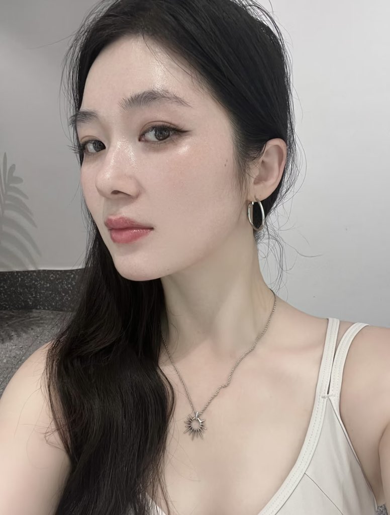 gloria84ns6's tweet photo. 90后瑜伽老师  已婚微寡，这是我第一次翻墙在x发正面露脸自拍，会有人喜欢吗？

有刚翻墙出来的朋友吗？交个朋友（是本人！不是别人哈！） https://t.co/tGTvtgaeKZ