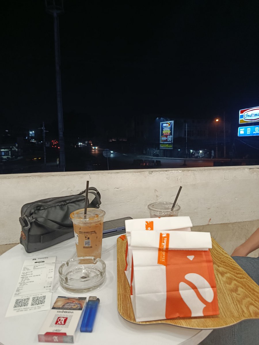 urfavboyfire's tweet photo. hidup ga jauh nyawit,ngopi n ngegame 😭😭😭 https://t.co/vVpAFLeuOR