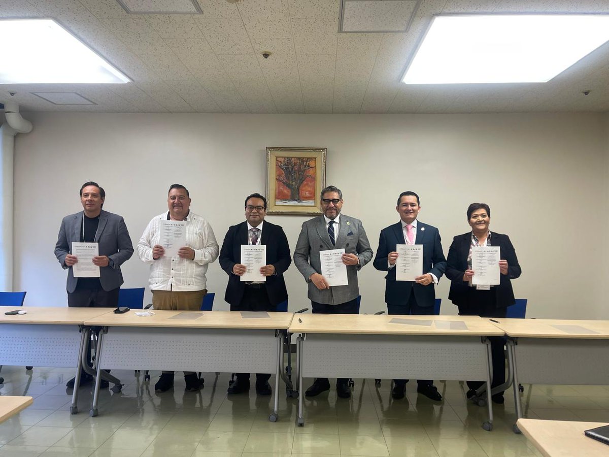 ANUIES's tweet photo. El Dr. Luis González Placencia suscribió un acuerdo en el que participan la @EmbamexJP, @AMEXCID, y más de 30 universidades de ambos países, a fin de profundizar aún más las relaciones bilaterlaes. Un compromiso firme por la cooperación científica, desarrollo tecnológico e intercambio académico.