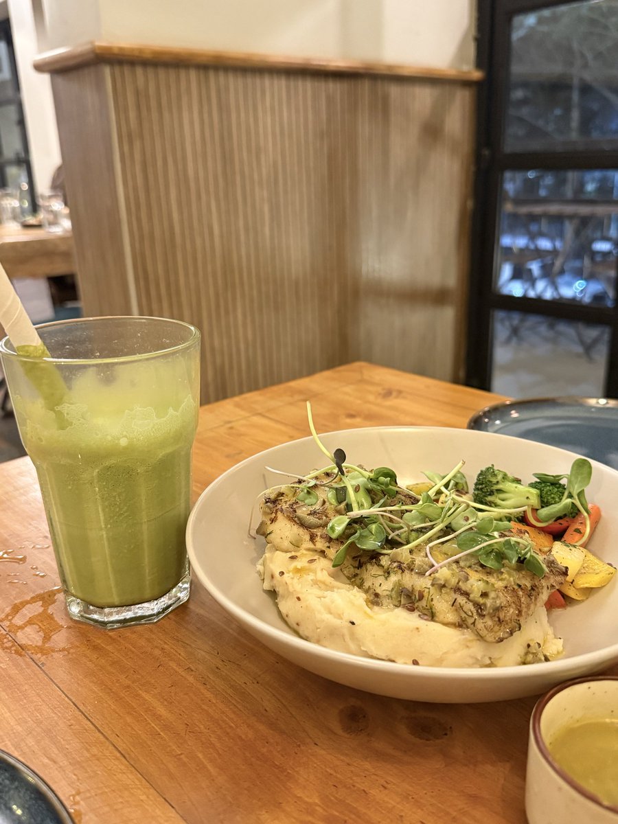 heykavsthere's tweet photo. FLAX Cafe in Indiranagar is definitely worth checking out if you are looking for healthy food with balanced macros. Clean ingredients, macros listed for everything on the menu, and genuinely good food.

Tried the Madras chicken/tofu bowl, truffle citrus fish and matcha. Loved it. https://t.co/Vnll74Xo5l