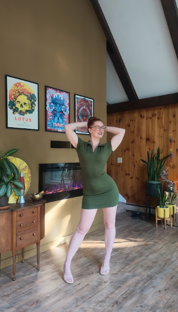 onlyamyginger's tweet photo. green looks good on me, right? https://t.co/xqQzf8z5Vl