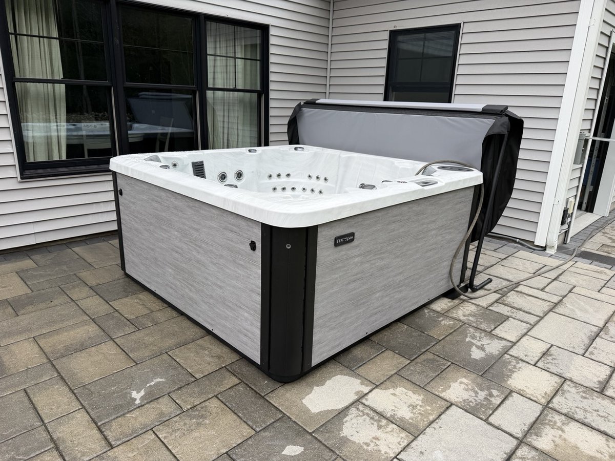 SpauldingPools's tweet photo. We love how this customer’s new PDC Denali hot tub and XD1 cold plunge bring contrast therapy home—pairing soothing heat with invigorating cold for a new approach to their everyday wellness routine. A pretty sweet setup! Thanks for choosing Spaulding Pool &amp; Spa! https://t.co/RU4ECyvjhU