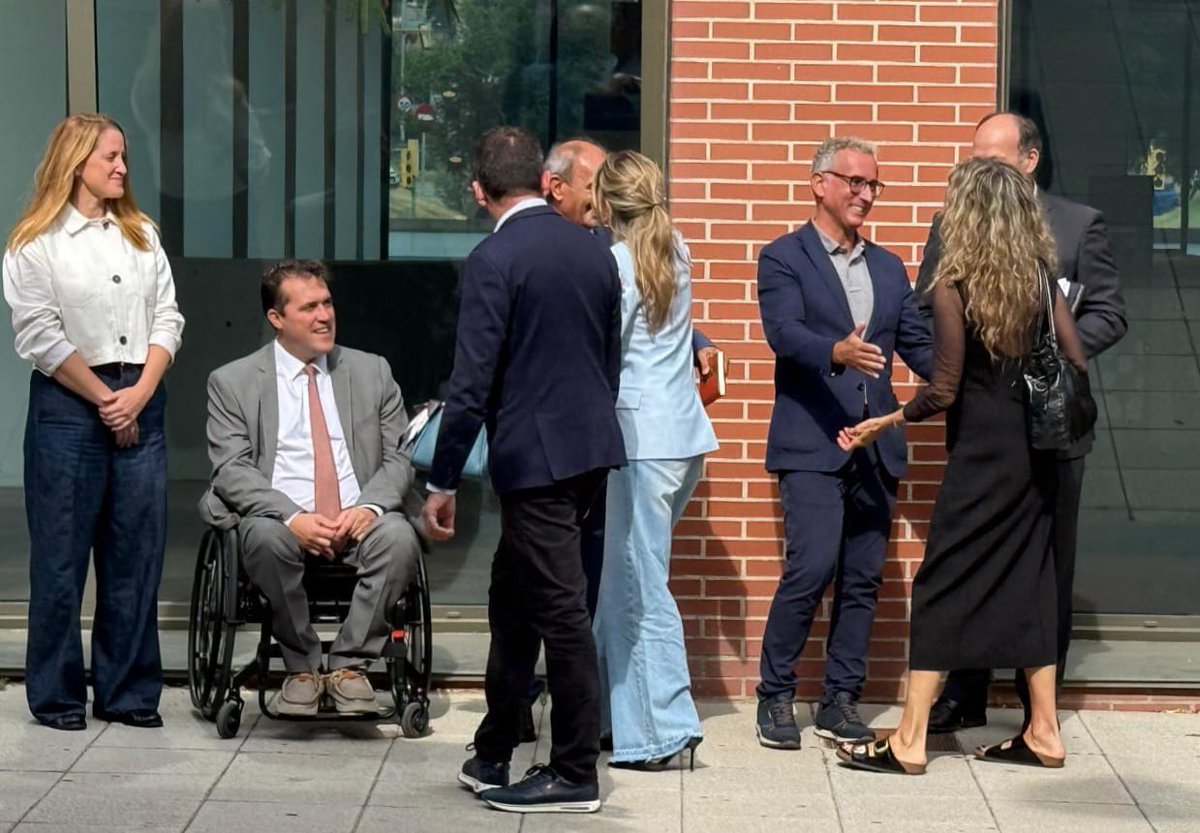 davidbonvehi's tweet photo. Mataró

Trobada de representants del món municipal amb compromís amb l'economia social i el cooperativisme.

La Ministra @Yolanda_Diaz_ ha assistit, i la @XmessCat de Catalunya ha explicat com el nostre pais disposa d'una xarxa de municipis de l'economia social

@econ_socialcat https://t.co/YqiBrYym6G
