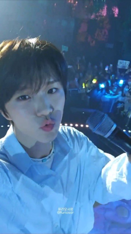 cjsgml021's tweet photo. 레전드 셀카 또 나오겟따!!!! https://t.co/tnH2oEnlN4
