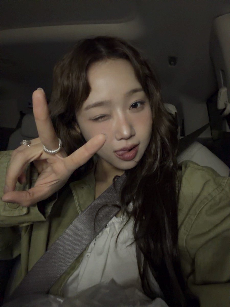 DuckNDodaeng's tweet photo. GET TO KNOW ME
K-pop girl groups I love and listen to (in alphabetical order)
1. aespa
2. Apink
3. ARTMS
4. A2O MAY
5. AtHeart
6. Baby DONT Cry
7. BABYMONSTER
8. BBGIRLS
9. BLACKPINK
10. CLASS:y
11. CSR
12. Ettone
13. FIFTY FIFTY
14. fromis_9
15. H.O.W.
16. Hat:q
17. Hearts2Hearts
18. i-dle
19. ICHILLIN'
20. iii
21. IRION
22. ILLIT
23. ITZY
24. IVE
25. Izna
26. Kep1er
27. KEYVEATZ
28. Kiiikiii
29. KISS OF LIFE
30. LE SSERAFIM
31. MADEIN (fuck 143)
32. MAMAMOO
33. MEOVV
34. MW:MEU
35. MOMOLAND
36. ODDYOUTH
37. Oh My Girl
38. OURBIRTHDAY
39. QWER
40. Red Velvet
41. Rescene
42. Say My Name
43. Secret
44. TripleS
45. TUIDE
46. Twice
47. UDTT
48. UNCHILD
49. UNIS
50. USPEER
51. X:IN

Soloists:
1. Dayoung
2. Hyolyn
3. Choi Yena
4. Choi Yoojung
5. Han Yiseo
6. Bin Yeseo
7. Chungha
8. Haena
9. Woo Soohyun
10. Huh Jiwon
11. Kwon Eunbi

If your favorite girlgroup's not on this list, recommend me a song and I'll give it a listen 🫶🏼