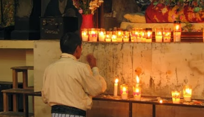 UCCoficial's tweet photo. ¿Cómo se vive la religión en Argentina🙏?

Ante la próxima visita de @Pontifex_es a la Argentina, investigadores de la UCC y del @BostonCollege detectaron 19 formas de relacionarse con lo sagrado en la vida cotidiana: desde rezar y meditar hasta tener altares domésticos, llevar objetos religiosos, hacerse un tatuaje o recurrir a herramientas digitales.

Más del 95% de los adultos en Argentina realiza al menos una práctica religiosa o espiritual a lo largo del año, según revela la Encuesta Nacional sobre Religión Vivida (ENReVi 2026).

Leé la nota resumen y accedé a la investigación completa por aquí➡️https://t.co/NUwjmKy3wb
