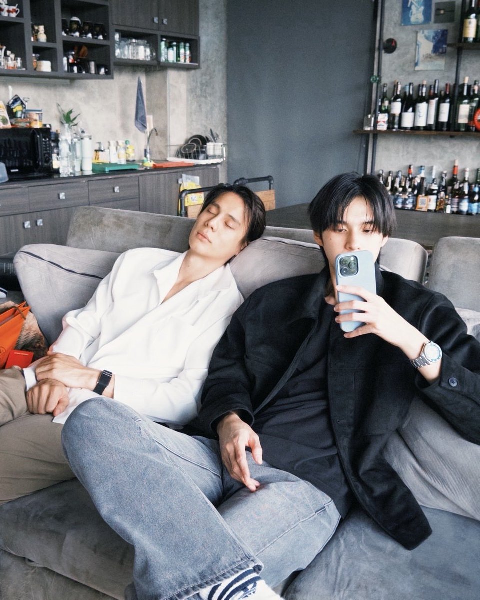 bubbleehello's tweet photo. แต่คอปคือตัวติดพี่แบ้งทั้งวันจริง! ไม่นอนเฝ้าก็นั่งเฝ้าคอยกวน หงิง ๆ พี่แบงค์~~ พี่แบงค์~~ทั้งวันอะ👀 https://t.co/7kxNJWet3u