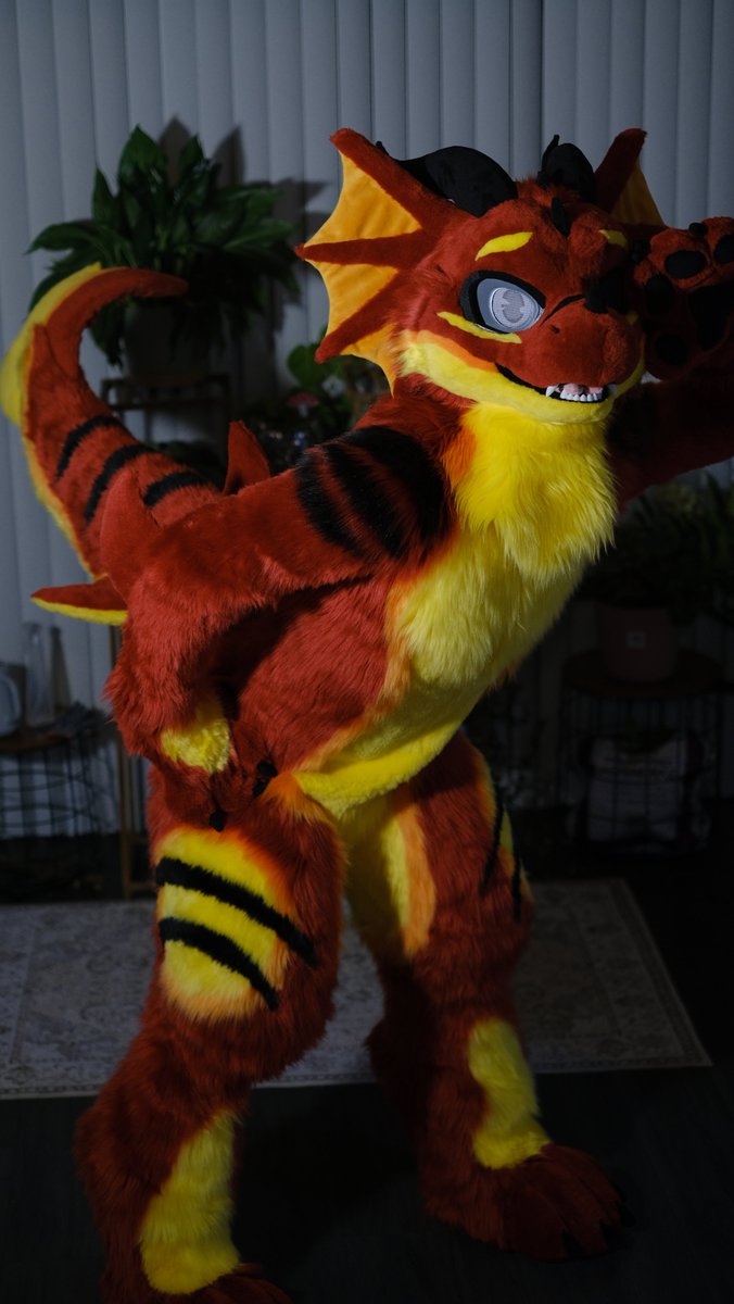 CavatappiPog's tweet photo. Fresh new Shargon on your TL, get him while he's hot ✨

🧵: @HybridLFursuits https://t.co/BI0MdLA3m6