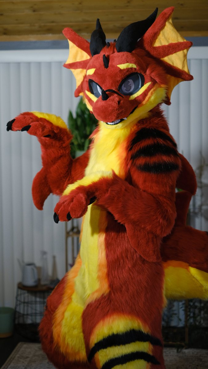CavatappiPog's tweet photo. Fresh new Shargon on your TL, get him while he's hot ✨

🧵: @HybridLFursuits https://t.co/BI0MdLA3m6