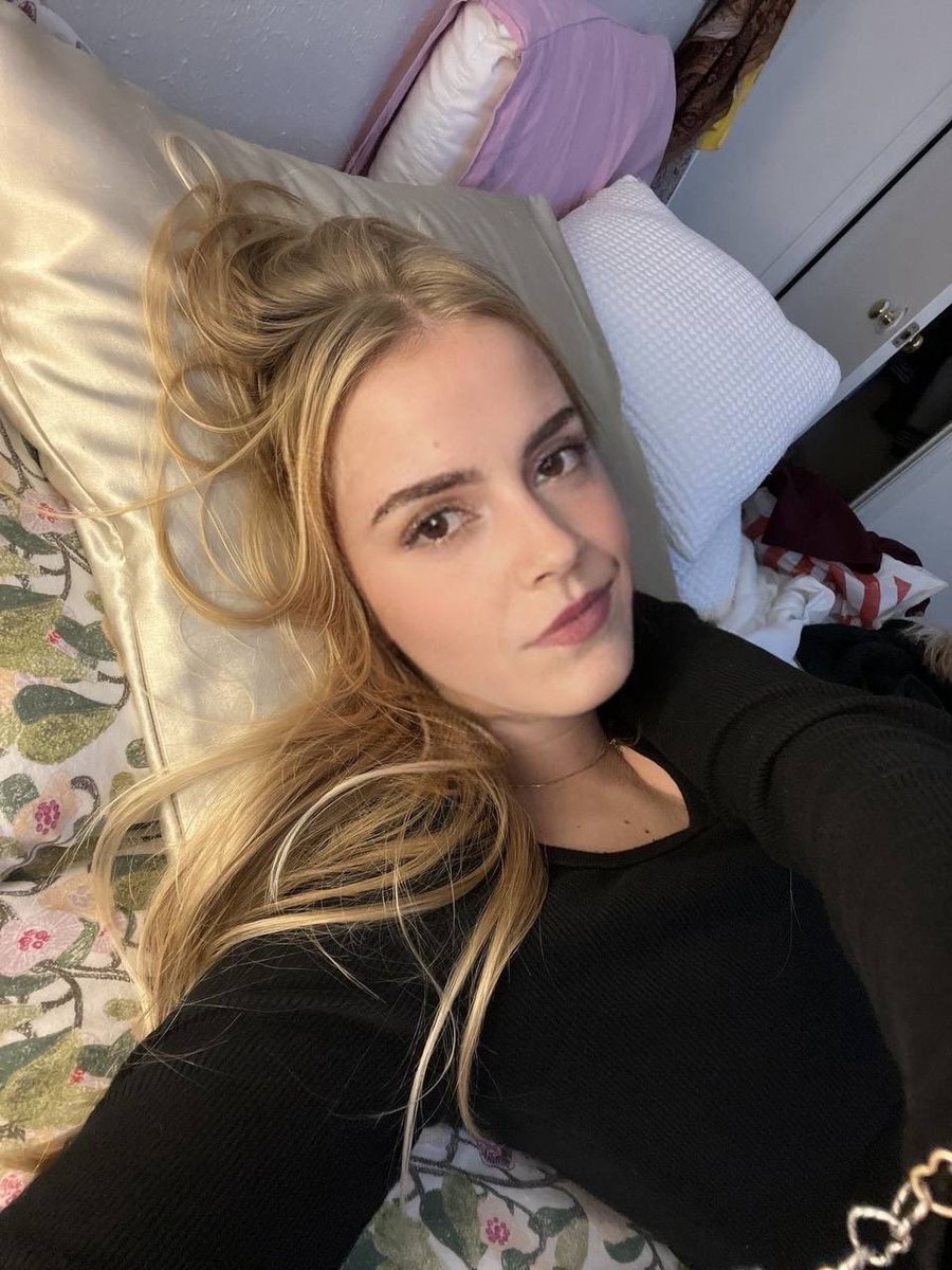 emmawatson_124's tweet photo. Will you fuck me and allow me swallow your cum baby ??? https://t.co/D0aHDCSR01