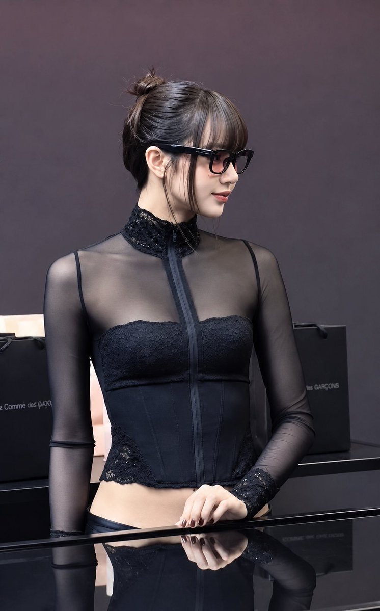 LISANATIONS_'s tweet photo. God is a woman and her name is Lalisa Manobal. https://t.co/XJZKQm6Fzz