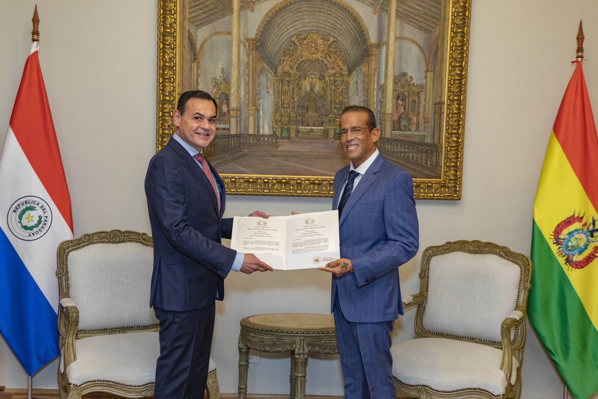mreparaguay's tweet photo. Nuevo embajador de Bolivia presentó copias de cartas credenciales al canciller.

➡️ https://t.co/Rmivxy9xgU https://t.co/EiDH9XFO6M