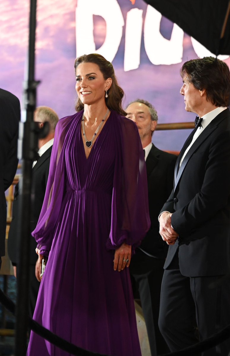 Mahesh_wadhavne's tweet photo. #MaheshWadhavne
#Mahesh_Wadhavne
#UK
Hollywood Actor Tom Cruise Says Prince Of Wales William Have A Lucky To Marry With Princess Catherine.
#PrinceOfWales #PrincessOfWales
#Catherine #KateMiddelton #Kate
#TomCruise #DiggerMovie #Tom
#RoyalFamily https://t.co/l5CjBkvGBj
