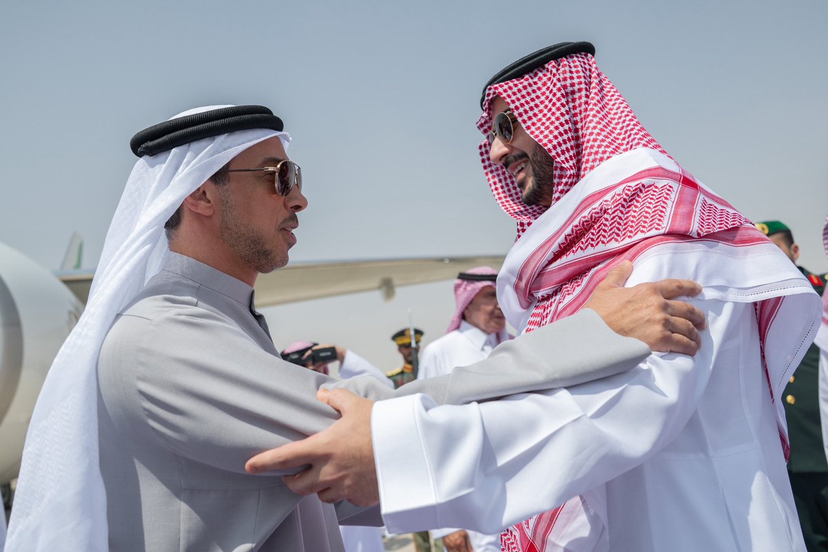 alsaud1ksa's tweet photo. سمو وزير الدفاع الأمير #خالد_بن_سلمان 
يستقبل أخيه الشيخ #منصور_بن_زايد 🇦🇪🇸🇦
في قصر العوجا في العاصمة #الرياض .. https://t.co/s4T5UfBkAQ