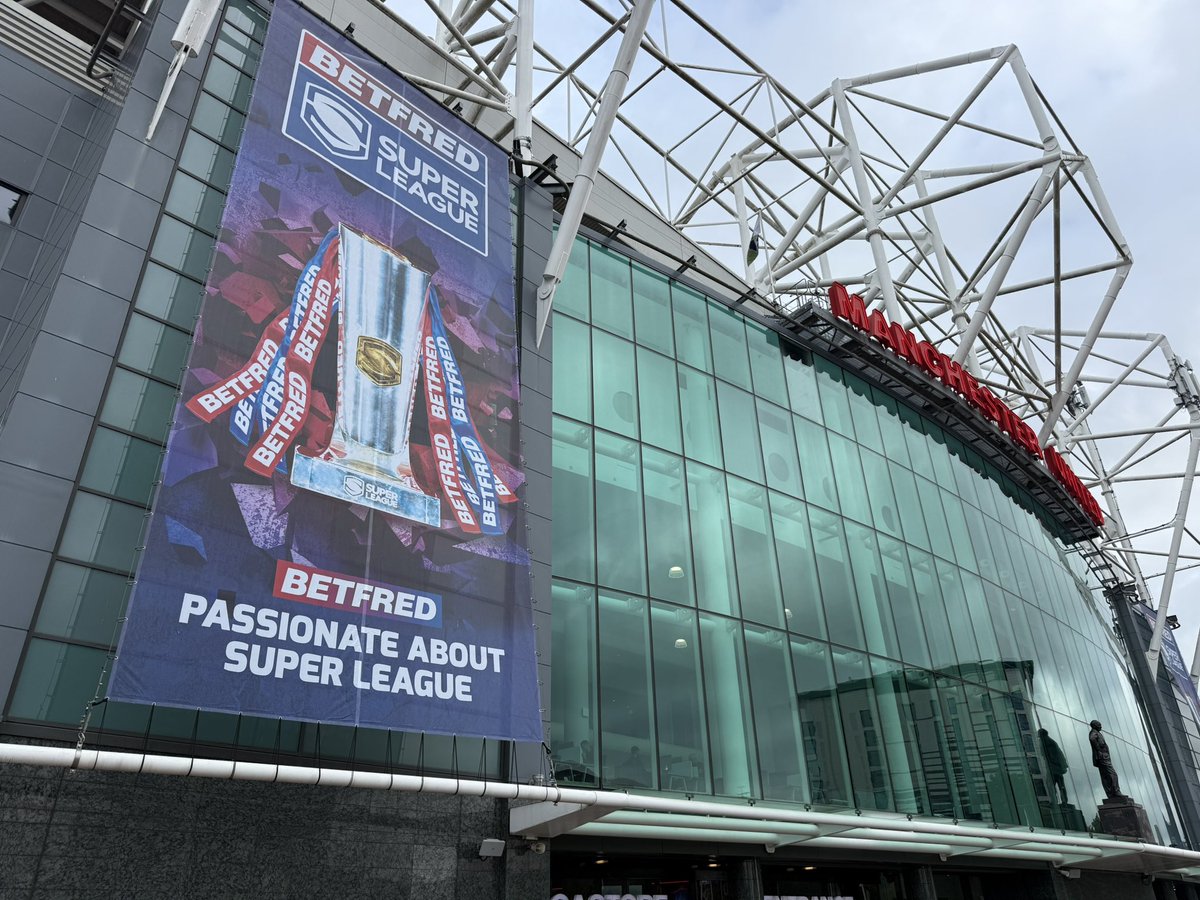 PScully13's tweet photo. Formalities all done now! 💥🏉🏆

Great to again join @mark_pearson13 @SmithyJourno @Betfred for the @SuperLeague GF presser at OT🎤🎥…this is going to be some game! 

#WireWakey #GrandFinal https://t.co/3iqDOuig6B
