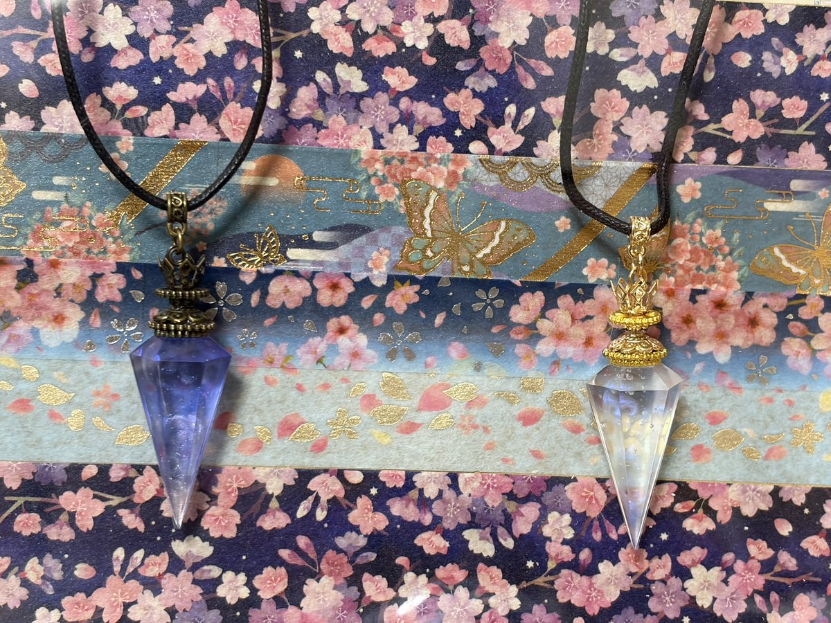 escroc_Amethyst's tweet photo. やっとおしずのペンデュラムをお迎えしたので、並べてみました！
どっちがどっちかわかるかなぁ…( '▽')？ https://t.co/efOUPwukqv
