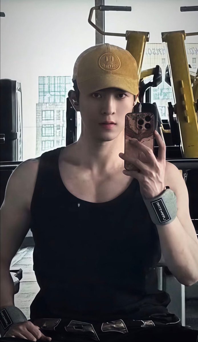 qiulicious_'s tweet photo. same person btw https://t.co/zYM3s2EXLp
