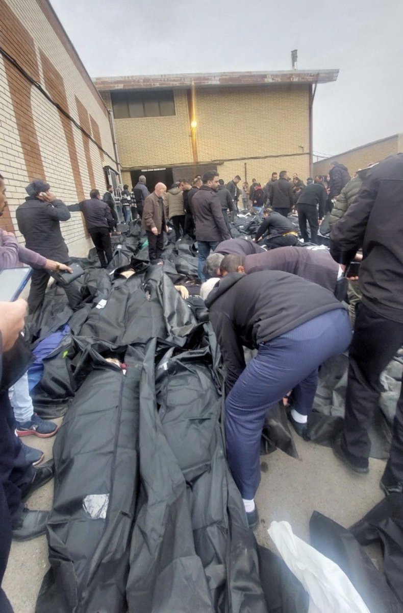 Arezoo_8060's tweet photo. @drdanielschatz IR took our loved ones from hospital resuscitation beds and executed them. That many were still alive and wounded when they were buried in these blackbags. IR massacred us in the street& hospitals,stacked bodies in black bags.
#DontIgnoreIranianLives
#KingRezaPahlaviForIran https://t.co/f34fOgomDD