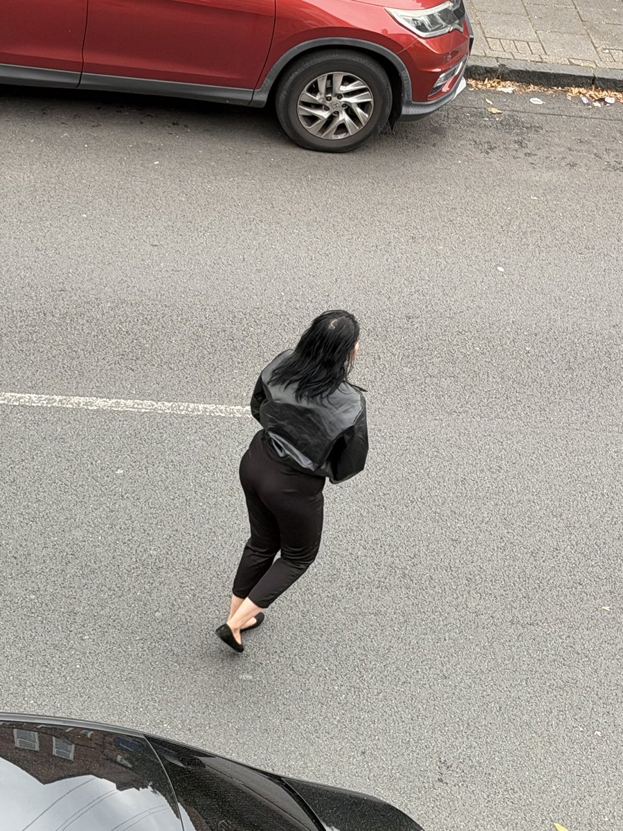 JohnSmitywagg's tweet photo. Rate my neighbour https://t.co/KSjDCAyzk1