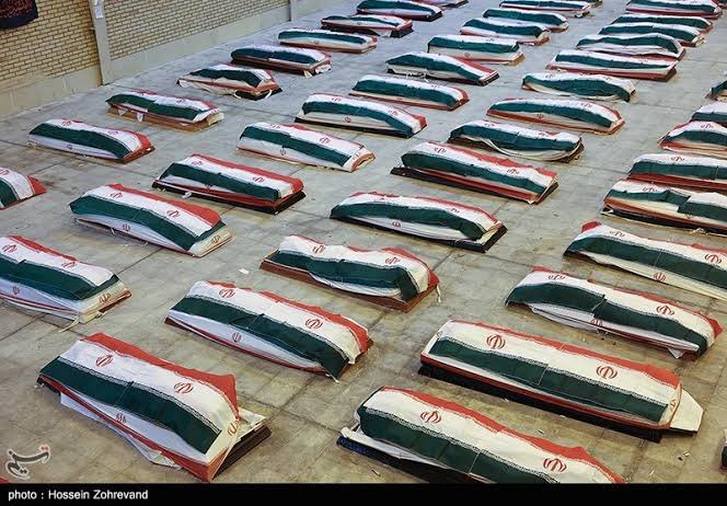 IRANIANguard2's tweet photo. این تصویر ساخته هوش مصنوعی نیست.
به فاصله دو ماه از کشتار ۱۸ و ۱۹ دی سوله هایی که مملو از جنازه جاویدنامان با کیسه های مشکی بود این بار با جنازه مزدوران نظام اسلامی که آن دو شب ماندن در صف یاران ضحاک را برگزیده بودند، پر شد.
God bless U.S. Army🦅 https://t.co/UlNPpAHMBz