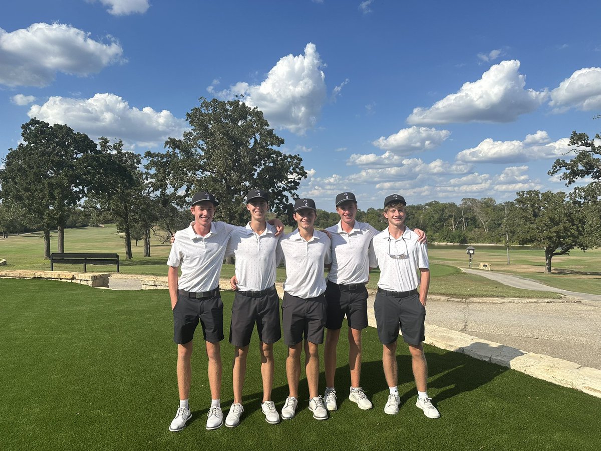 CSHSMGolf1's tweet photo. Itโs been a great start to the year for the Cougs at #TPP #GOLOW https://t.co/ax9e7i2CPE