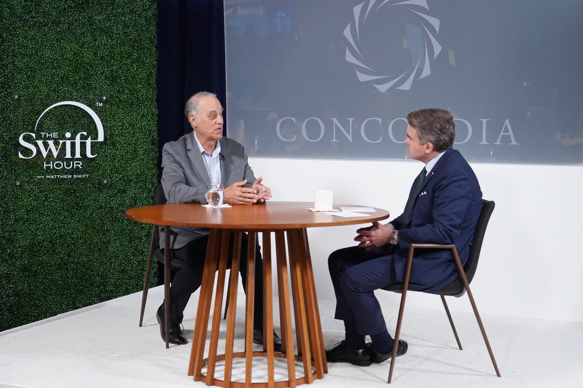BrainHealth's tweet photo. How do we unlock human potential in an era of rapid technological change?

On The Swift Hour at @ConcordiaSummit , Dr. Mark D’Esposito explored how neuroplasticity and AI are reshaping brain health, cognition, and human performance.

#Neuroscience #AI #BrainHealth https://t.co/grv6dnSUAk