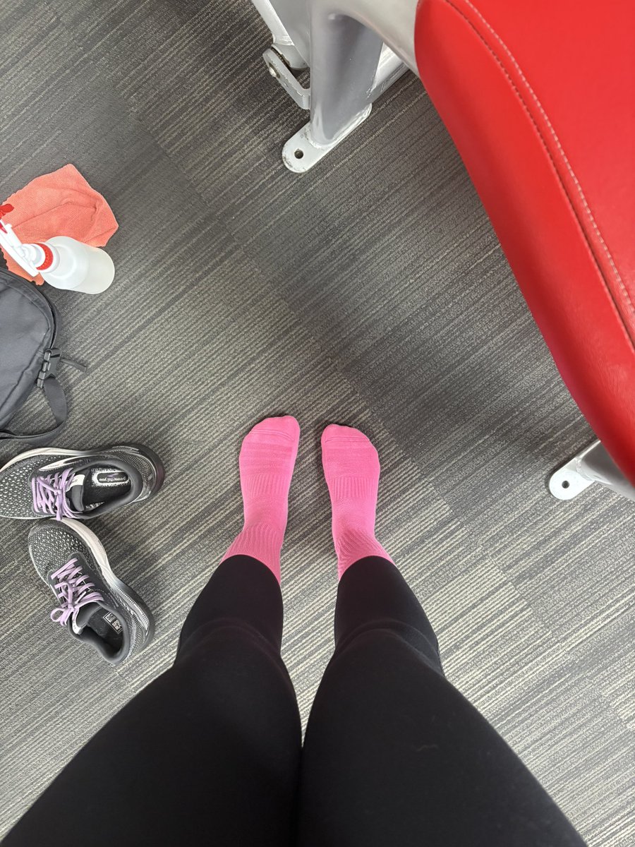 sendtobarbie's tweet photo. pink gym socks 🎀 https://t.co/SfpvWLjyZM