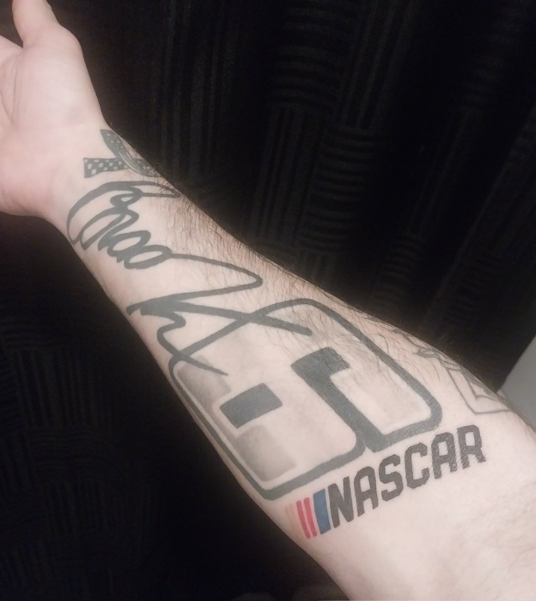 3dalesrfan3's tweet photo. Well shit lol...

@keselowski #NASCAR #tattoos https://t.co/T7iFpcICmG