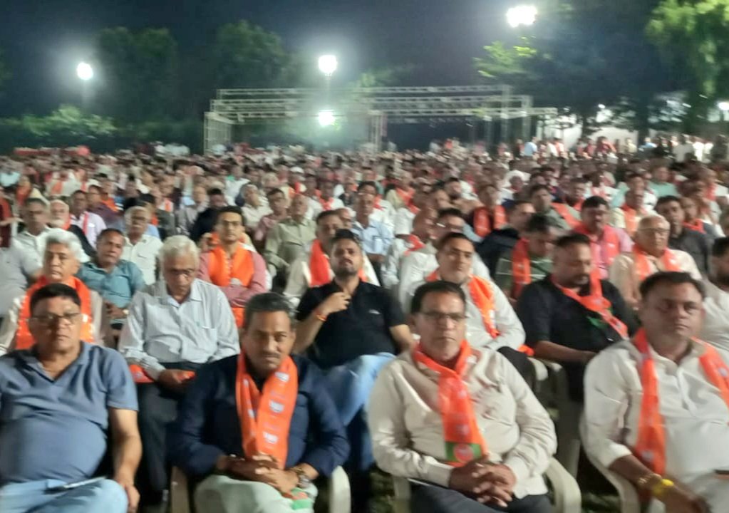 hasmukhpatelmp's tweet photo. ગાંધીનગર મહાનગરપાલિકા ચૂંટણી-2026 સંદર્ભે વોર્ડ-10 મધ્યસ્થ ચૂંટણી કાર્યાલયનાં ઉદ્ઘાટન પ્રસંગે ઉપસ્થિત રહી સૌ ઉમેદવારોને શુભેચ્છાઓ પાઠવી. https://t.co/mIApYvccOn