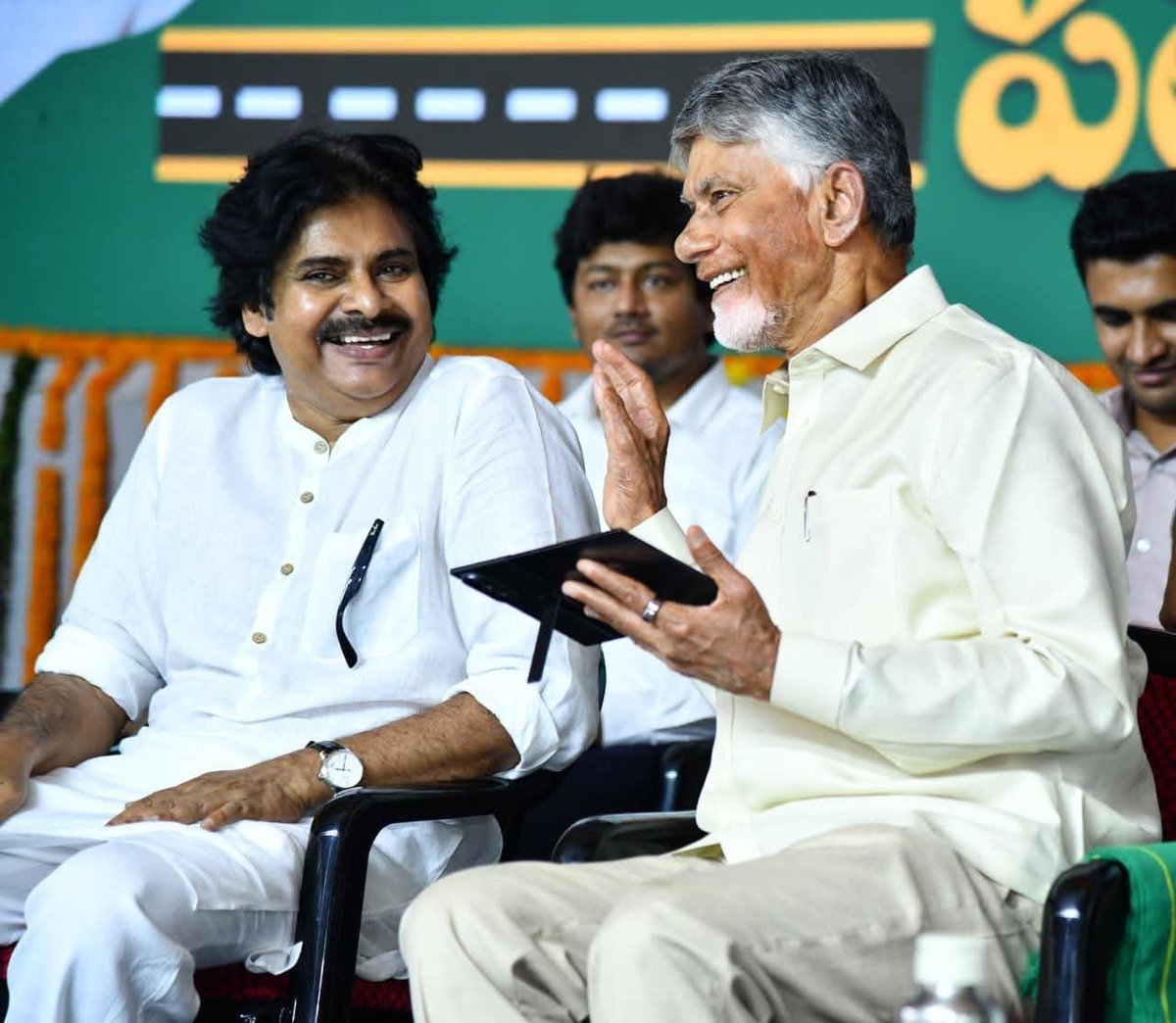 Legend_PSPK's tweet photo. Under the #PawanKalyan Leadership
Palle Panduga 1.0, 2.0 & 3.0 are turning
into a grand success across AP🔥✊🏻.!!
The Leader #PawanKalyan ❤️
#APTowardsGramaSwaraj
#APRuralDevelopment
#PallePanduga #Janasena https://t.co/QsQ8Rp6Taw