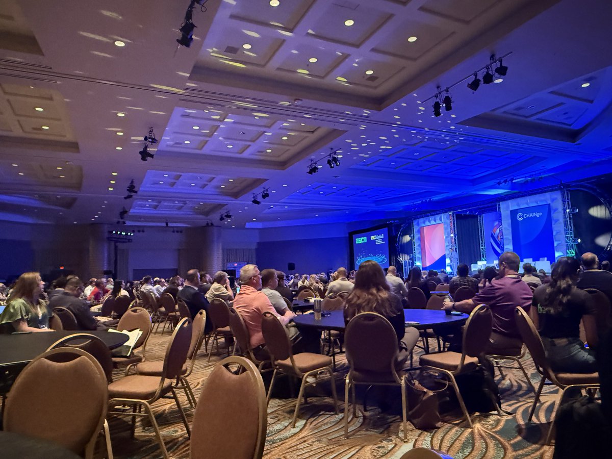 TimothyDooner's tweet photo. Big crowd at ascm. Don’t get to the ballroom late. Had to squeeze in in the back https://t.co/4BDMU0hGzo