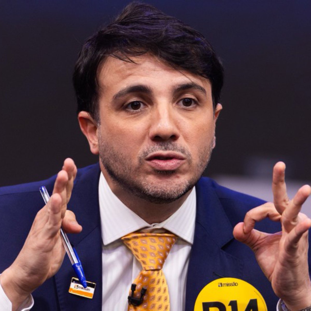 bralternativo_'s tweet photo. 🇧🇷🗳️ Em postagens no X, apoiadores de Lula CELEBRAM a possibilidade de Renan Santos comparecer ao debate no lugar do presidente.

“Vai tirar votos do Flávio”, “Deixa a direita se matar”, “Lula ganha o debate sem ir” e “Deixa o trabalho de massacrar o Flávio pro Renan” são alguns dos comentários.