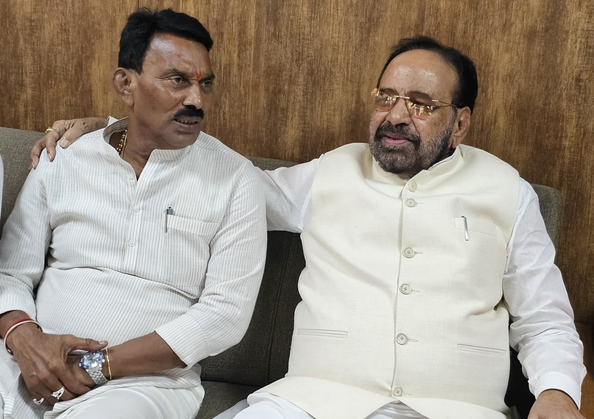 bhargav_gopal's tweet photo. आज भोपाल में मध्यप्रदेश शासन के जल संसाधन मंत्री श्री तुलसीराम सिलावट जी से रहली विधानसभा क्षेत्र की कोपरा सिंचाई योजना तथा नर्मदा जी के जल को लिफ्ट कर सुनार नदी में मिलाने संबंधी महत्वपूर्ण योजनाओं की विभागीय कार्यवाही में गति लाते हुए इनके शीघ्र क्रियान्वयन के संबंध में आवश्यक कार्रवाई करने  को लेकर विस्तृत चर्चा हुई।

इस अवसर पर श्री सिलावट जी ने भारत सरकार के जल संसाधन मंत्री श्री सी. आर. पाटिल जी से भी चर्चा कर कोपरा मध्यम सिचाई योजना के क्रियान्वयन की दिशा में आवश्यक पहल एवं कार्यवाही सुनिश्चित करने हेतु कहा ।

@tulsi_silawat