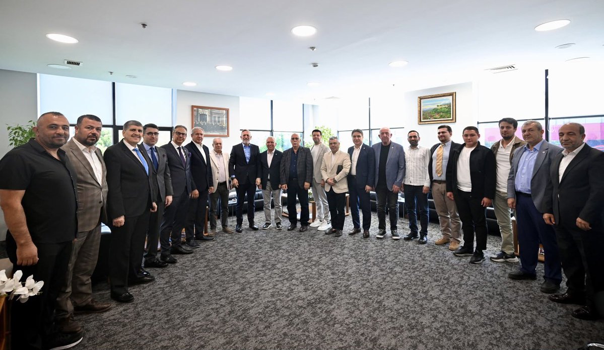 ibrahim_Burkay's tweet photo. Mustafakemalpaşa Gelişim Projesi ve İş İnsanları Derneği (MUGEP) Yönetim Kurulu Başkanı Vahdettin Sevim ve dernek üyelerini BTSO’da misafir ettik. Mustafakemalpaşa’mızın ekonomik ve ticari gelişimi, ilçemizin potansiyelini daha ileri taşıyacak çalışmalar ve iş dünyamızın görüşleri üzerine değerlendirmelerde bulunduk.

Bursa’nın gücünü tüm ilçelerimizle birlikte büyütmek, ortak akılla hareket ederek sürdürülebilir kalkınmayı güçlendirmek için çalışmalarımızı sürdüreceğiz. Nazik ziyaretleri ve kıymetli görüşleri için Vahdettin Sevim’e ve MUGEP üyelerine teşekkür ediyorum.

#GüçlüBursaİçinOmuzOmuza 🔵